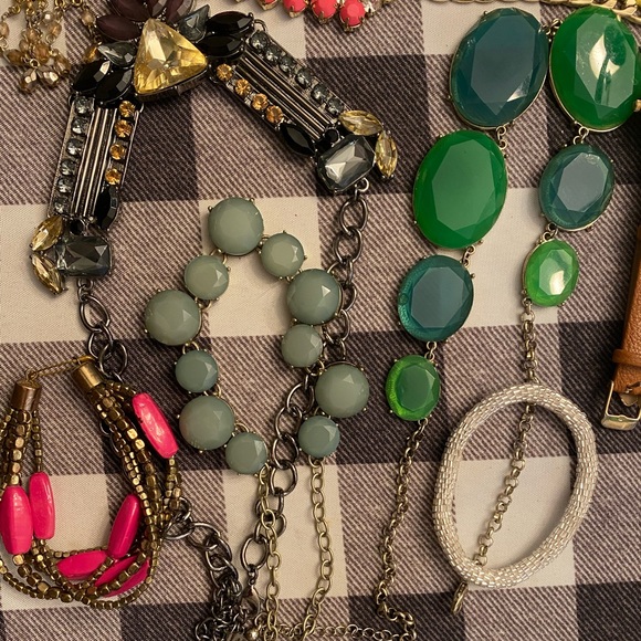 1LB JEWELRY LOT - Picture 5 of 5